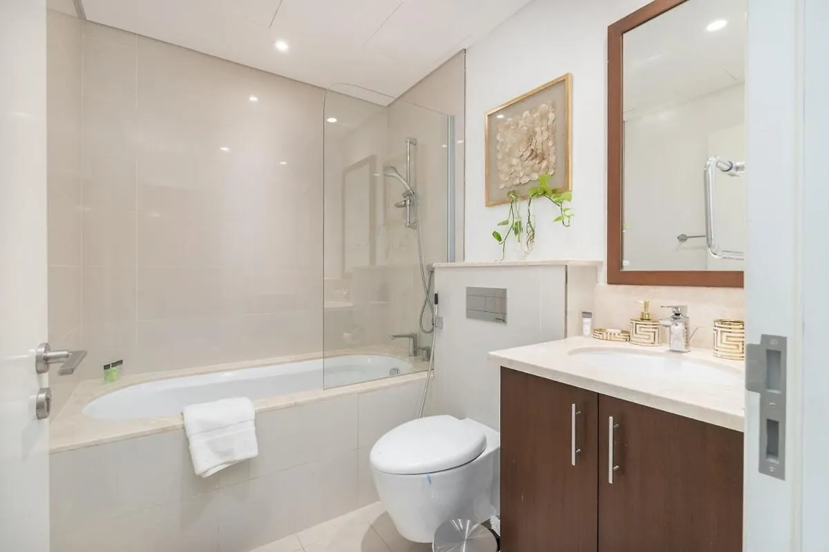 Glamorous 2-Bedroom Retreat In Blvd Crescent Near Dubai Mall