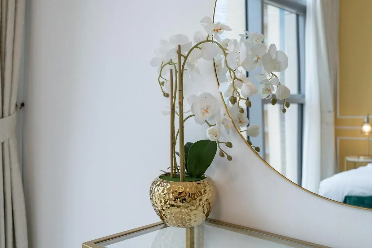 Apartment Glamorous 2-Bedroom Retreat In Blvd Crescent Near Dubai Mall
