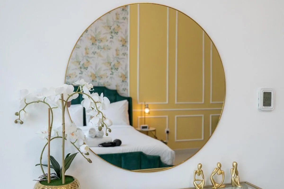 Apartment Glamorous 2-Bedroom Retreat In Blvd Crescent Near Dubai Mall United Arab Emirates