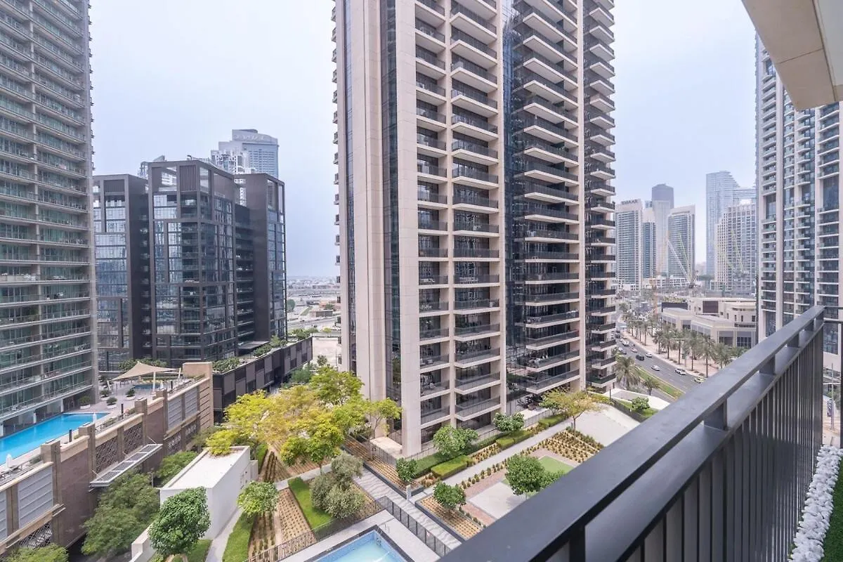 Apartment Glamorous 2-Bedroom Retreat In Blvd Crescent Near Dubai Mall