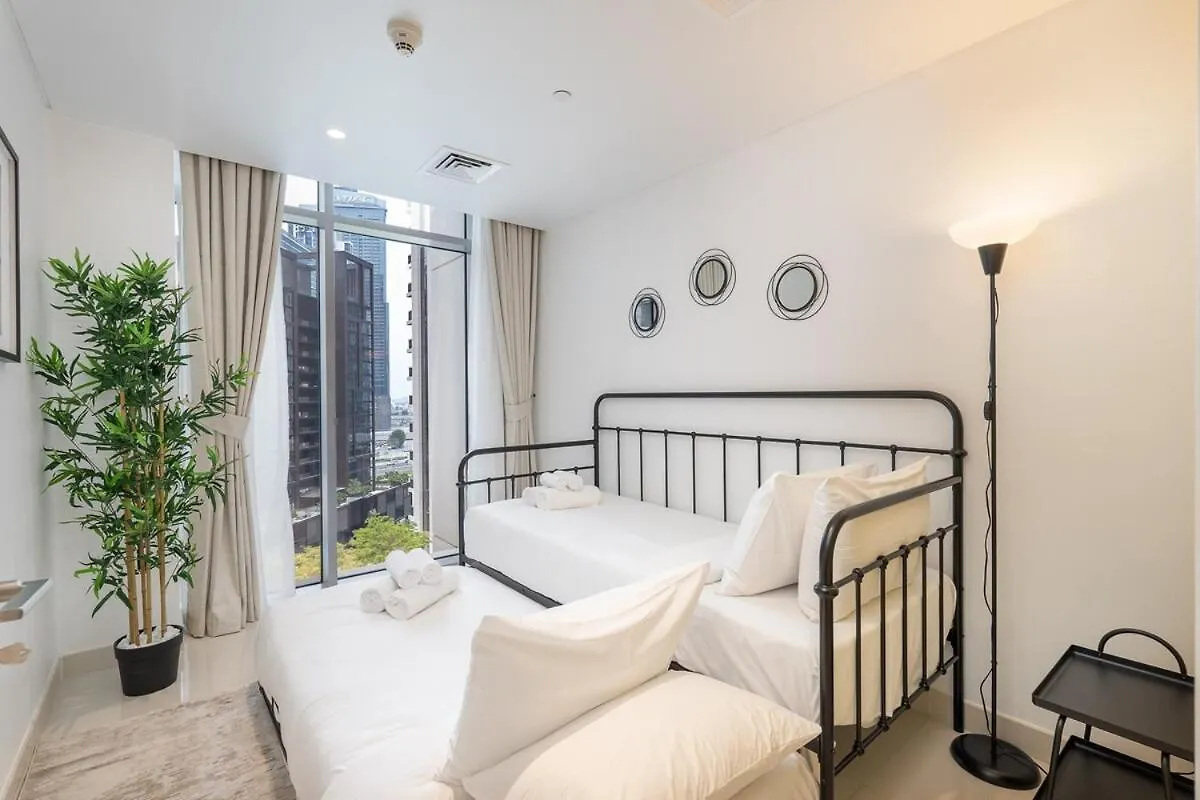 Apartment Glamorous 2-Bedroom Retreat In Blvd Crescent Near Dubai Mall