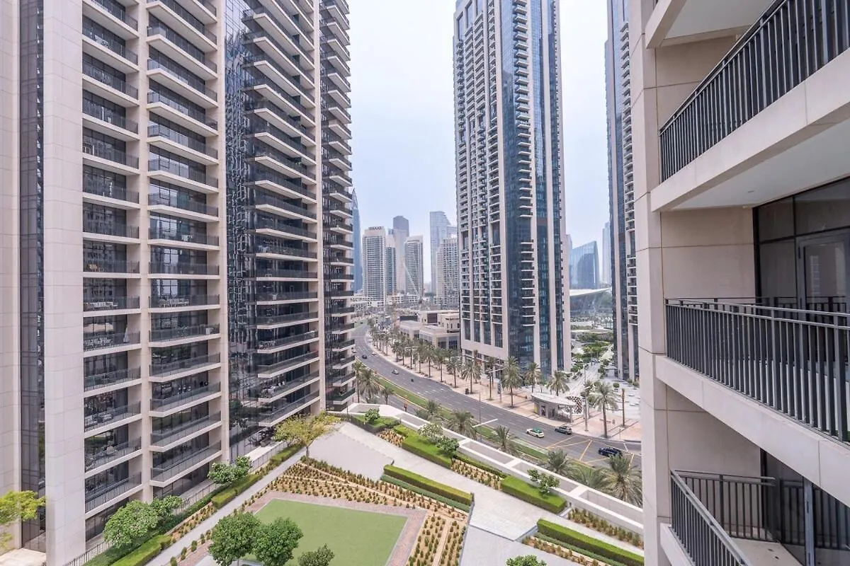 Glamorous 2-Bedroom Retreat In Blvd Crescent Near Dubai Mall Apartment