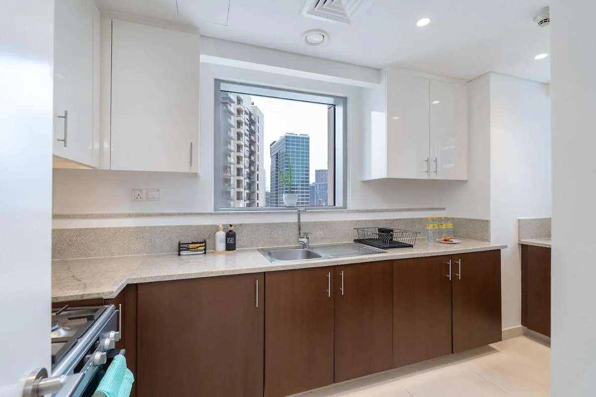 Glamorous 2-Bedroom Retreat In Blvd Crescent Near Dubai Mall