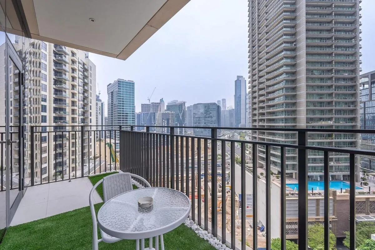 Glamorous 2-Bedroom Retreat In Blvd Crescent Near Dubai Mall Apartment