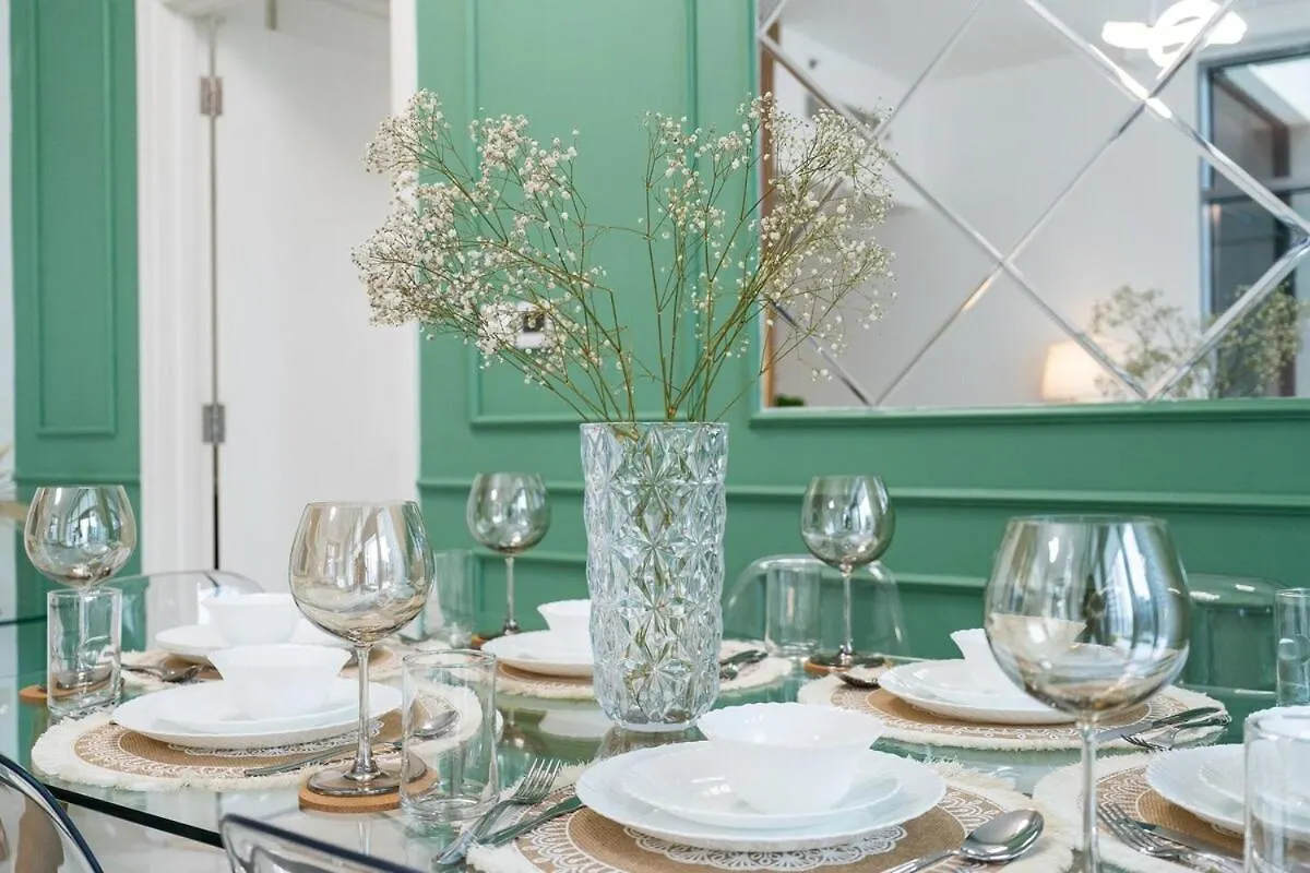 Glamorous 2-Bedroom Retreat In Blvd Crescent Near Dubai Mall 0*,  United Arab Emirates